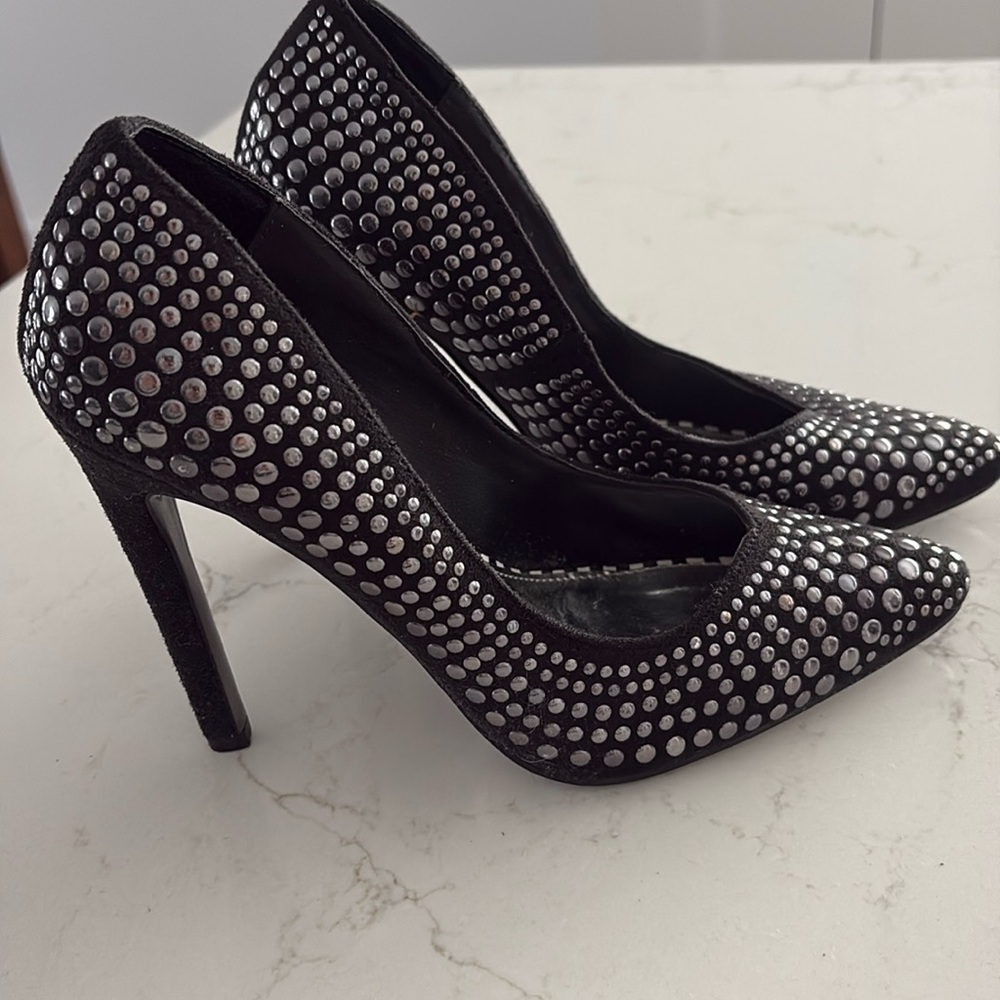 Heels - Picture 1 of 4